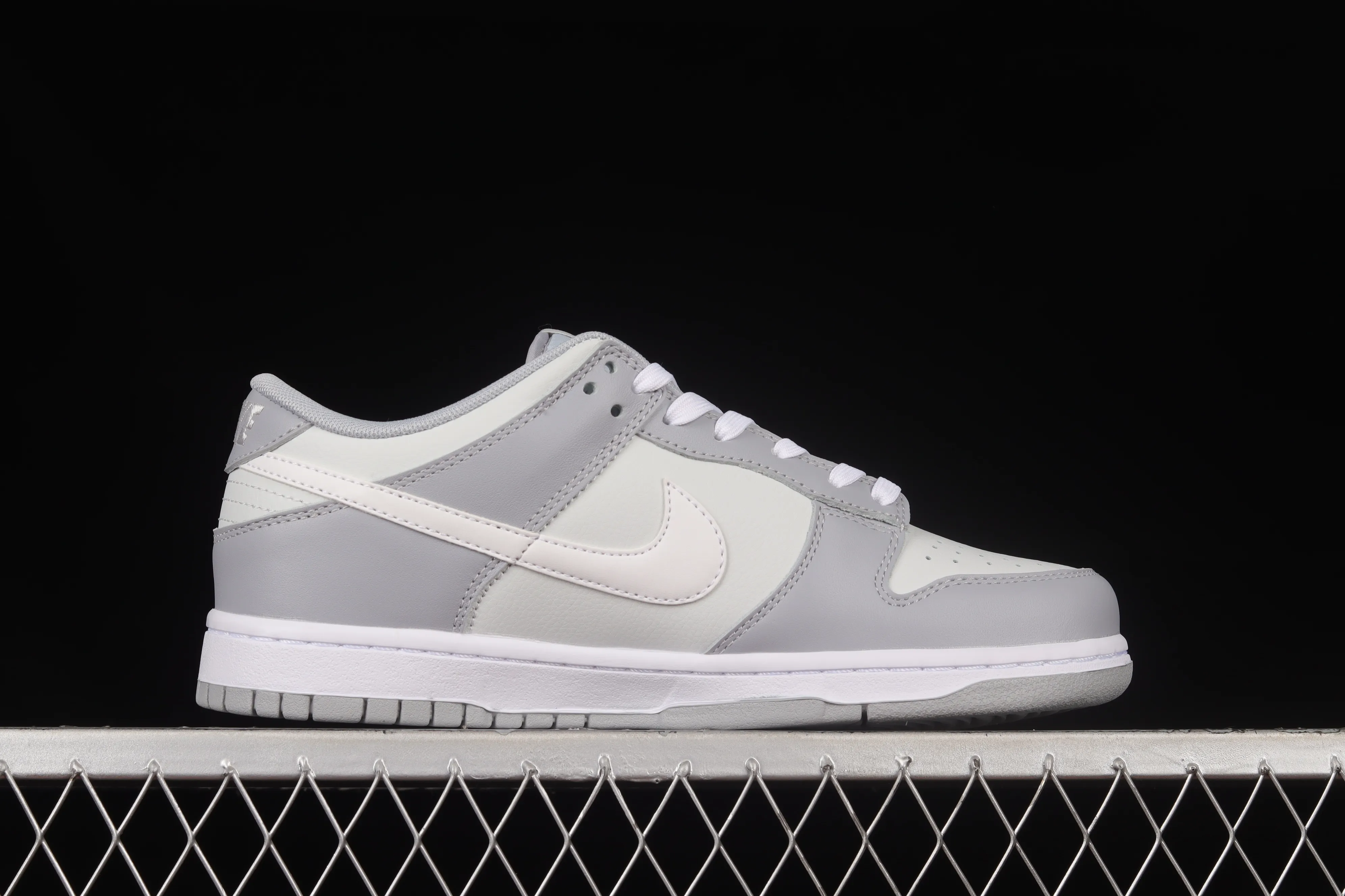 All categories Nk SB Dunk series Nk SB Dunk Low low-top sneakers J version Nk Dunk Low Retro "Grey White" cool gray color SB smashed backboard fashion casual sneakers DJ6188-001